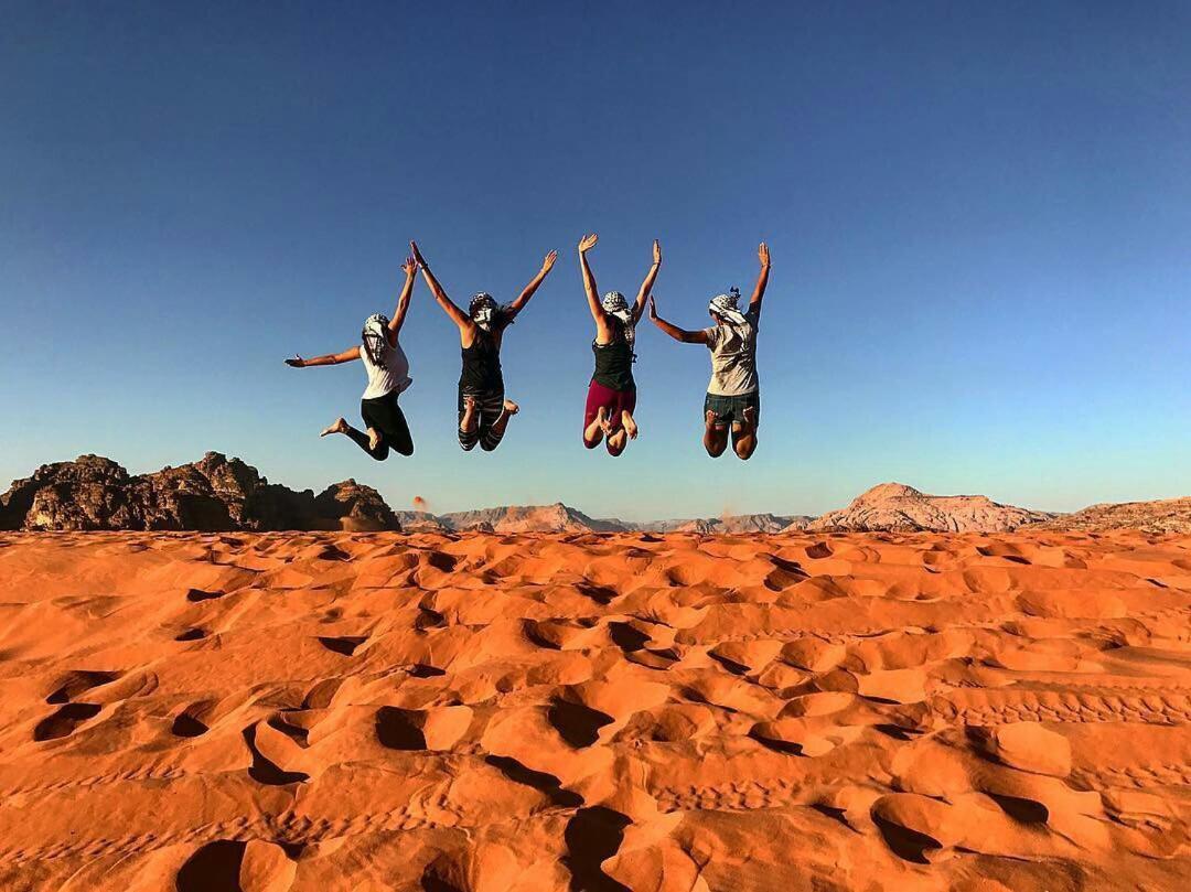 Desert Sunset & Tour Hotel Wadi Rum Esterno foto