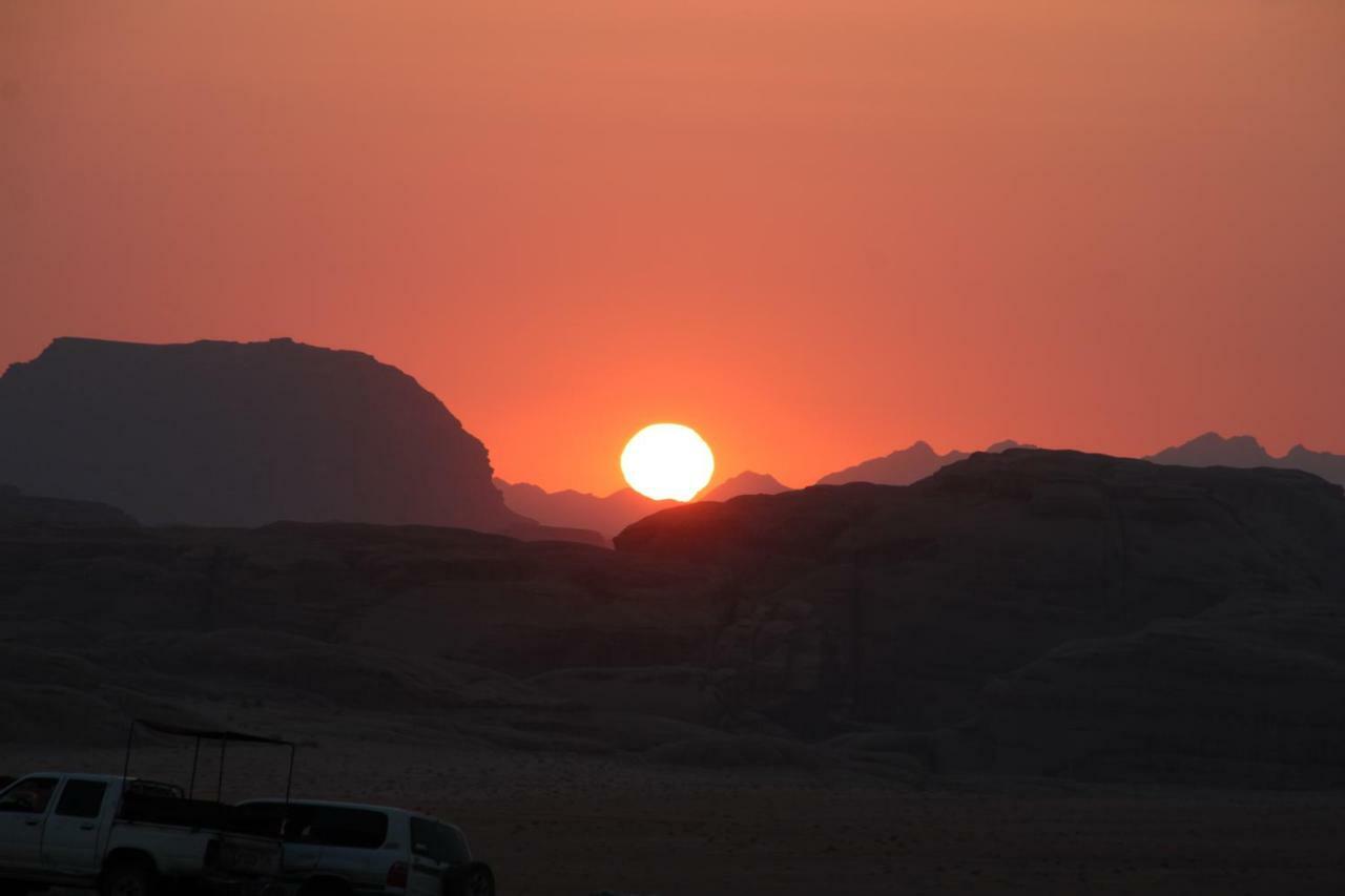 Desert Sunset & Tour Hotel Wadi Rum Esterno foto